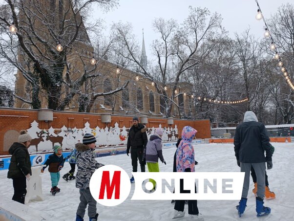 A topolyai korcsolyasuli idei 6. csoportjának foglalkozását vezeti Csernai Botond oktató/Kazinczy Paszterkó Diana