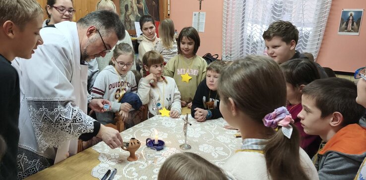 A házszentelőn (Fotó: Caritas)