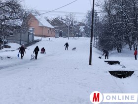 Kishegyes is fehérbe öltözött