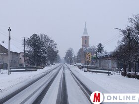 Kishegyes is fehérbe öltözött