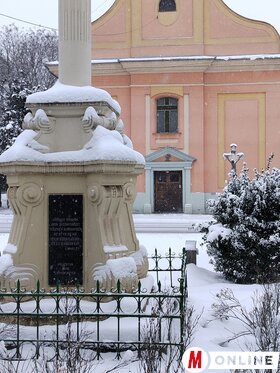 Kishegyes is fehérbe öltözött