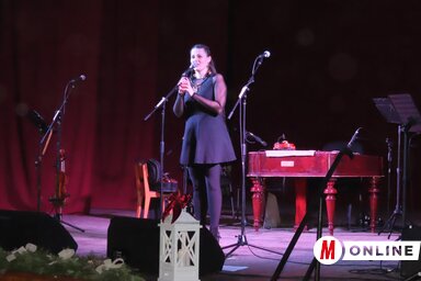 Babos Fehér Nóra minden évben különleges koncerttel ajándékozza meg az adai közönséget (Fotó: Csincsik Zsolt felvétele)