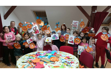 Műhelymunka a gyermekeknek (Fotó: Törökbecsei Népkönyvtár)