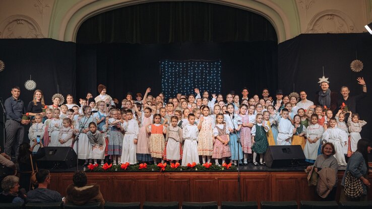 A karácsonyi műsor záró pillanata (Herédi Krisztián fotója)