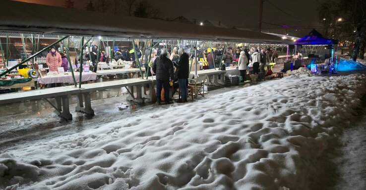 A tél igazi arcát mutatta; hóbuckák és hideg fogadta az érkezőket  (Varga Zoltán felvétele)