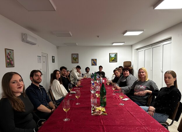 Nagy népszerűségnek örvendett a képzés – kíváncsi szempárok szegeződtek Ernőre (Fotó: Barsi Árpád)