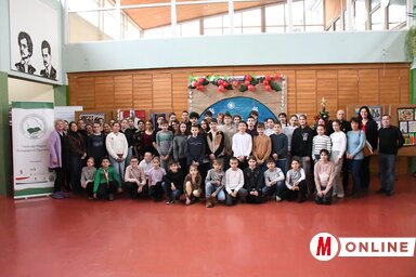 A szenttamási iskolában tartott Kovács Sztrikó Zoltán Fizika-kémia Diákverseny résztvevői (Fotó: Paraczky László)