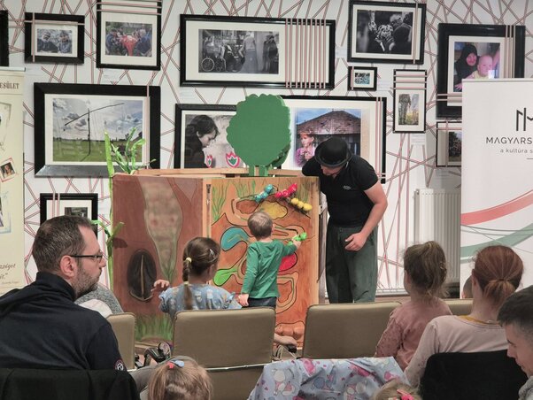 Tavaly bábelőadások szórakoztatták a vajdasági gyermekeket (Fotó: Perem Magyar Színházi Egyesület/Facebook)