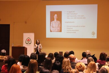 Dupák Evelin számos gyakorlati tanáccsal látta el a mentális és fizikai jóllétük iránt érdeklődőket/Fotó: Szekeres László Alapítvány Facebook-oldala