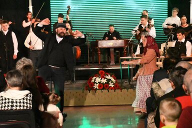 Az Anador szép Anna produkció néptánc-bemutatóval bővült (Paraczky László felvétele)