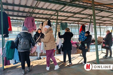 Jótékonysági ruhavásárt tartottak vasárnap (Fotó: Kazinczy Paszterkó Diana felvétele)