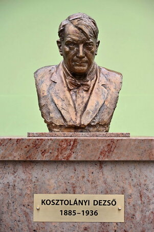 A Kosztolányi-szobor a falu egyik büszkesége / Fotó: Molnár Edvárd