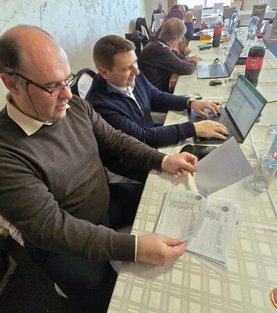 Összesítik és egyeztetik az értékeket