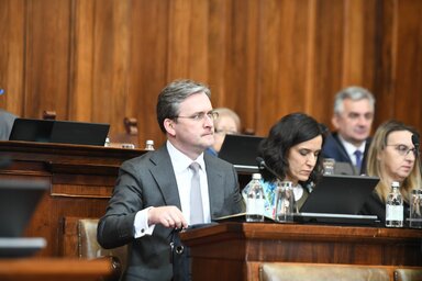 Nikola Selaković és az ellenzéki képviselők között a kulturális örökség kapcsán alakult ki vita (Fotó: Beta)