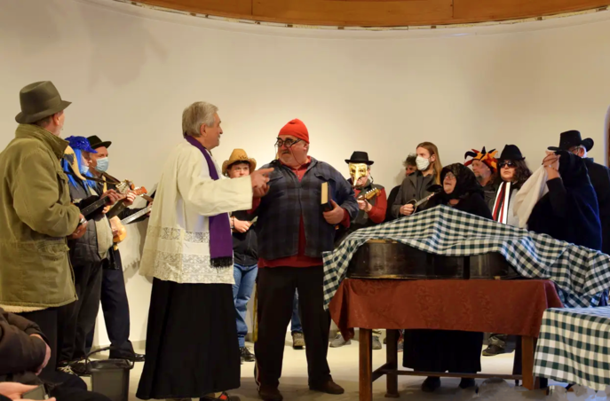 Egyes vidékeken a bőgőtemetés tréfás rítusa jelezte a vigasság végét és a böjt kezdetét / Fotó: Nagy Magdolna