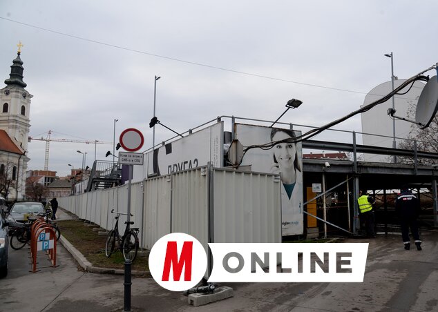 A garázs műszaki állapota az elmúlt időszakban egyre több problémát vetett fel. 2024 végén biztonsági okokból már lezárták a felső szintet, ezt követően vált véglegessé a döntés az objektum elbontásáról (Fotó: Dávid Csilla felvétele)