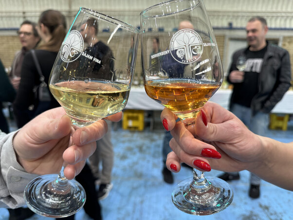 Koccintás a jó ízek és a jó társaság tiszteletére