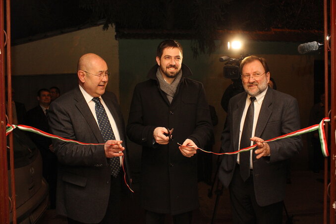 Ištvan Pastor, Levente Mađar i dr Imre Nađ 4. februara 2016. godine su otvorili kancelariju Fondacije „Prosperitati” u Subotici (arhivski snimak Arpada Diošija)