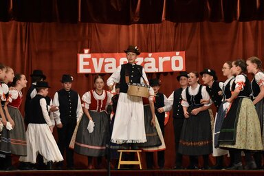 A néptáncosok a Kőketáncon két kiemelt arany és három arany minősítést nyertek (A Petőfi Sándor Magyar Kultúrkör felvételei)