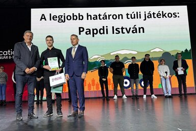 Ištvanu Papdiju je prva nagrada uručena u Budimpešti (privatni arhivski snimak)