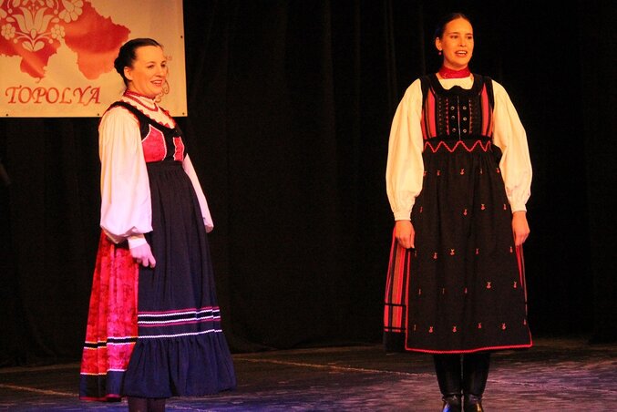 Dudás Kata és Szabó Annamária énekesek