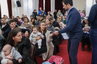 Ada község önkormányzatának felvétele