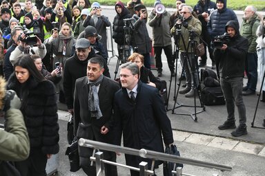 Érkezik a tárgyalásra Nikola Selaković miniszter (Fotó: Beta)