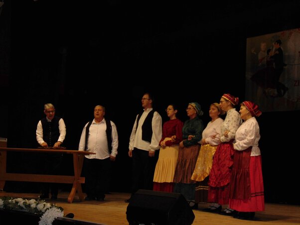 A szentmihályi népdalkórust citeraszó kísérte-szentmihályi népdalokat mutattak be