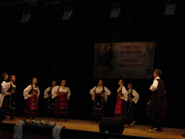 A szerbittabéi Zora Művelődési Egyesület néptáncosai nyugat-szerbiai összeállítást is bemutattak