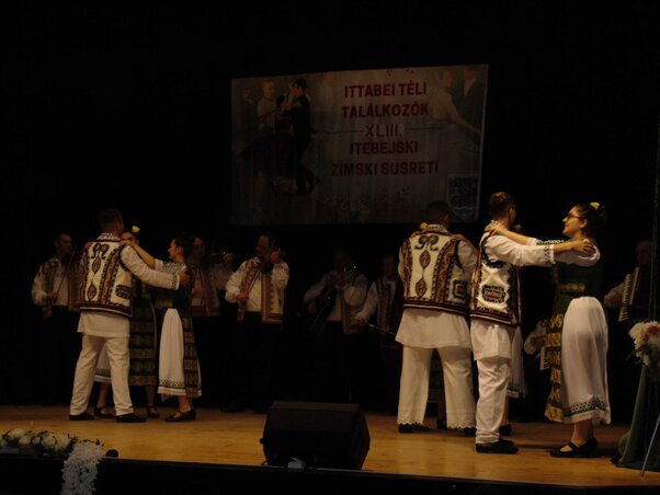 A bégatárnoki Vikentije Petrović Bokaluc Román Művelődési Egyesület néptáncosai is bemutatkoztak