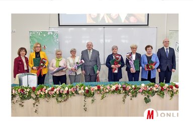 A Pedagógus Szolgálati Emlékérem büszke tulajdonosai (Fotó: Gergely Árpád felvétele)