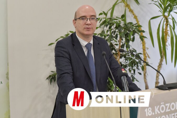 Dr. Maruzsa Zoltán, Magyarország köznevelésért felelős államtitkára is
köszöntötte az egybegyűlteket (Fotó: Gergely Árpád felvétele)