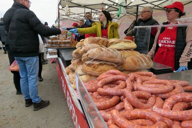 Roskadoztak az asztalok