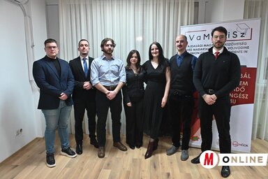 A Vajdasági Magyar Diákszövetség új elnöksége (Fotó: Ótos András felvétele)