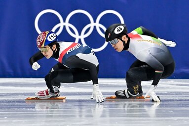 MTI -  Mun Von Dzsun (jobbról) és a dél-koreai Sin Dongmin csatája a selejtezőben