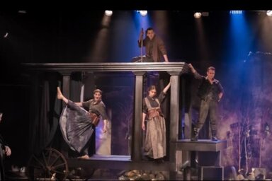 Jelenet a Kurázsi mama és gyerekei című előadásból (Fotó: Srđan Doroški)