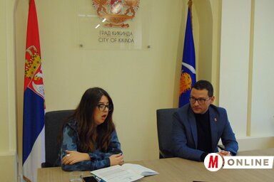 Manja Markovljev koordinátor és Mladen Bogdan polgármester (Fotó: Vidács Hajnalka)