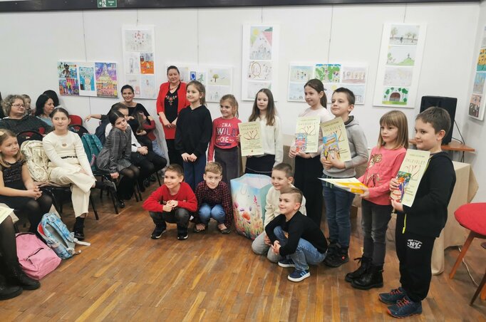 A legfiatalabb díjazott rajzolók csoportképe / Fotó: Herceg Elizabetta