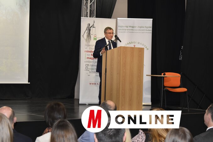 Konferenciju je otvorio Mihalj Njilaš, predsednik Udruženja pravnika vojvođanskih Mađara (fotografija Dijana Der)