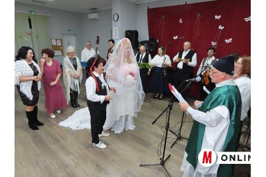 A bolondesküvő nyitotta meg a farsangzáró bált (Csincsik Zsolt felvétele)