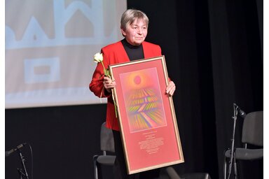 Losoncz Piroska a díjjal / Fotó: Gergely Árpád