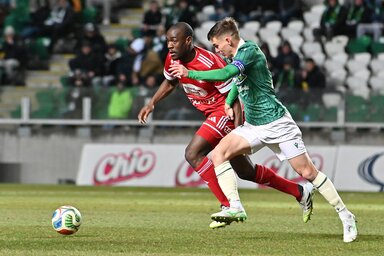 Mia Vulović (jobbról) a dobogó harmadik fokán (Spartacus Atlétikaklub)