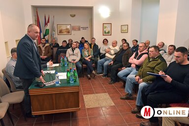 Először Juhász Attila ismertette a legfontosabb tudnivalókat (Fotó: Gergely Árpád felvétele)