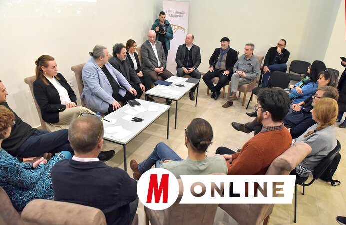 A kerekasztal-beszélgetés folyamán a meglévő kapcsolatok elmélyítéséről és további szakmai együttműködésről is szó esett (Fotó: Gergely Árpád)