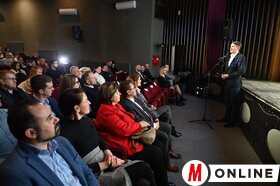 Az Ember maradj – az Ákos-sztori. Eddig című zenés portréfilm vetítése Óbecsén