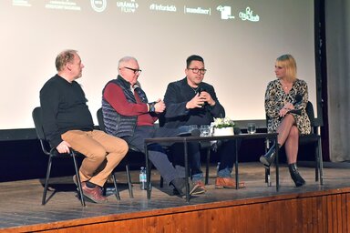 Fotó:  Gergely Árpád / Az adai közönségtalálkozón Kriskó Lászlóval, Hábermann Jenővel és Kovács Ákossal Lajkó Anett beszélgetett