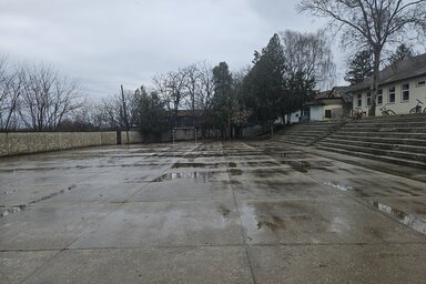 Az adai iskolában korszerű sportpályát alakítanak ki (Fotó: Ada község önkormányzata)