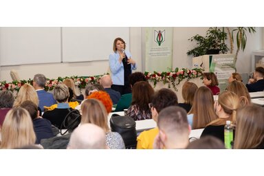 Bagdi Bella szerint a jóllétért is erőfeszítéseket kell tennünk, tudatosan kell feltöltenünk érzelmi „háztartásunkat” pozitív érzelmekkel/Fotó: ÉMPE Facebook-oldala