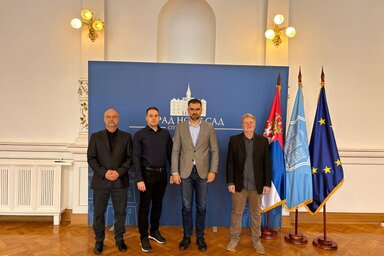 Žarko Mićin polgármester a városházán látta vendégül a Ruszin Nemzeti Tanács képviselőit a Ruszin Művelődési Központ fennállásának 80. évfordulója alkalmából (Fotó: Grad Novi Sad)