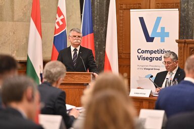 Ótos András/ Kövér László házelnök